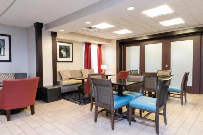 Hampton Inn Kent/Akron Area - image 9