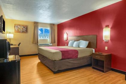 Econo Lodge Kent - image 4