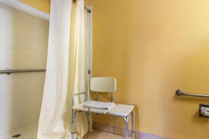 Econo Lodge Kent - image 8