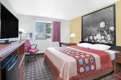 Super 8 by Wyndham Kent/Akron Area - image 2