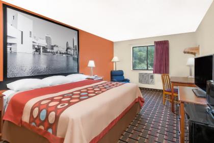 Super 8 by Wyndham Kent/Akron Area - image 5