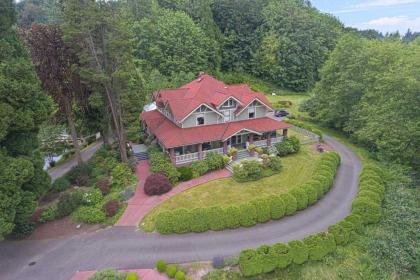 Historic Auburn House on 37 Acres with Private Lake Kent Washington