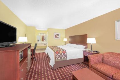 Super 8 by Wyndham Kerrville TX - image 9