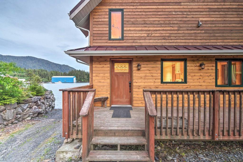 Ketchikan Apt - Walk to Refuge Cove Beach! - main image