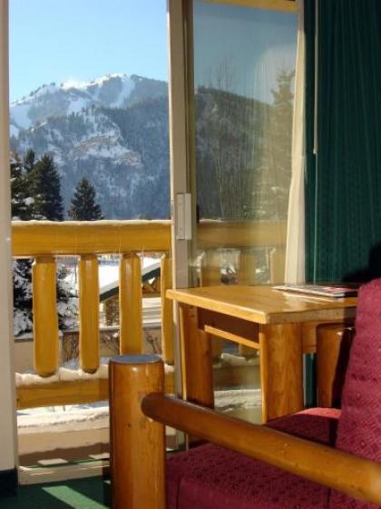 Best Western Plus Kentwood Lodge - image 4