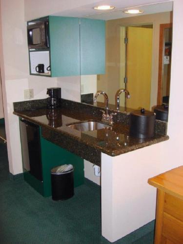 Best Western Plus Kentwood Lodge - image 5