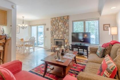 Horizon Four Condo with access to community pool and hot tub walk to lifts