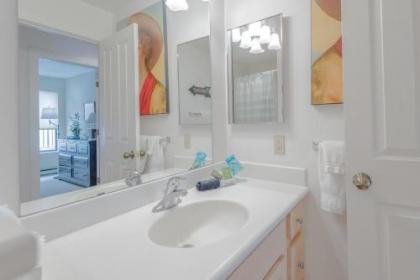 Horizon Four Condo with access to community pool and hot tub walk to lifts - image 4