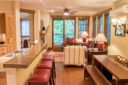 Westridge Unit West Ketchum walk to lifts - main image