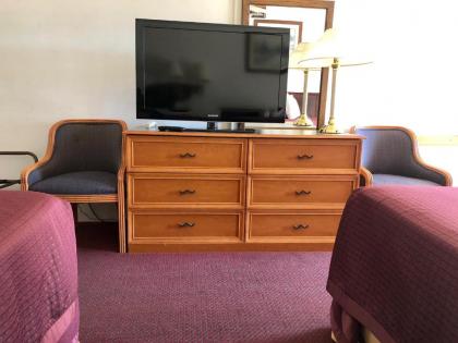Kewanee Motor Lodge - image 9