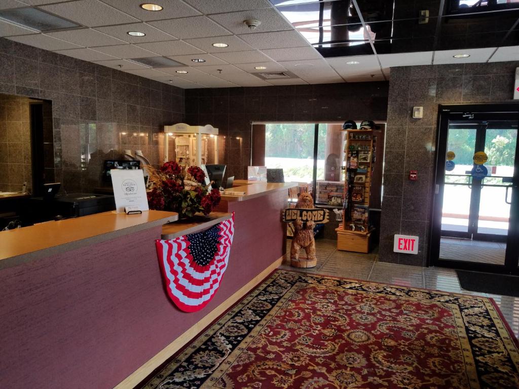 Rushmore Express & Suites - image 6