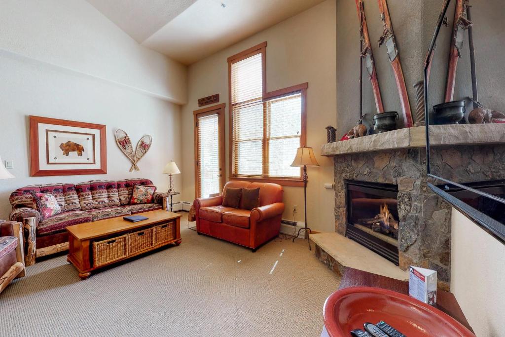 Red Hawk Townhomes 2337 - image 4