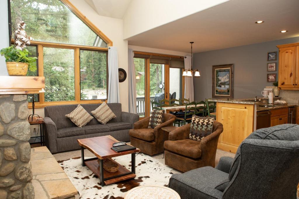 2985 Ironwood Townhomes - main image