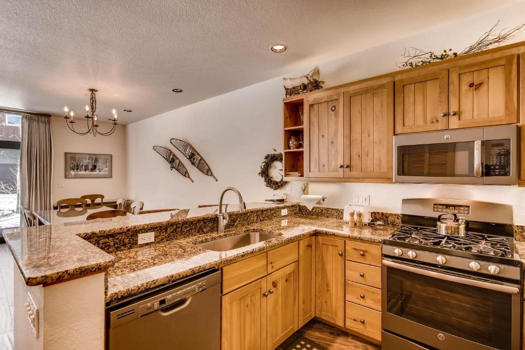 Ski Tip Townhomes 8713 - main image