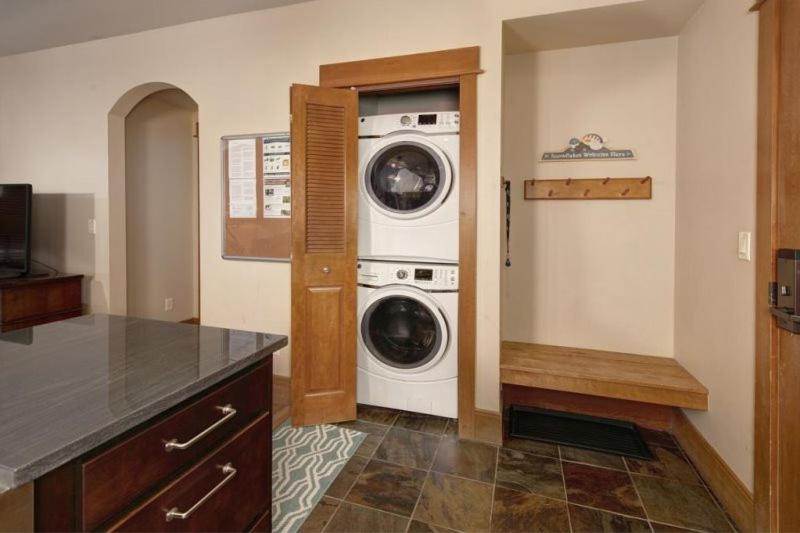 River Run Village 2 Bed Condo at Lone Eagle Lodge Ski-in Ski-out - image 4