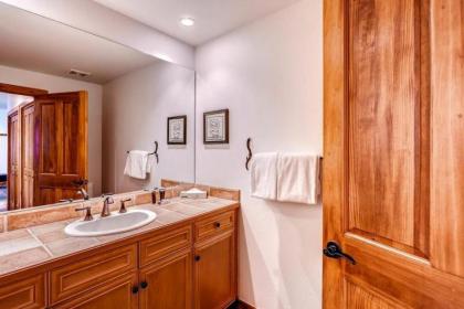 The Timbers on River Run 3 Bed Ski-in Ski-out Condo-Hot Tub Sauna Heated Pool! - image 4