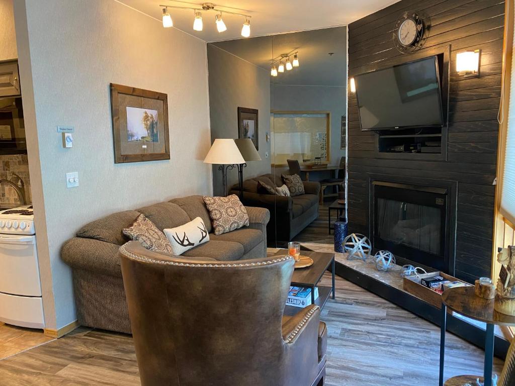River Bank Lodge 2915 - main image
