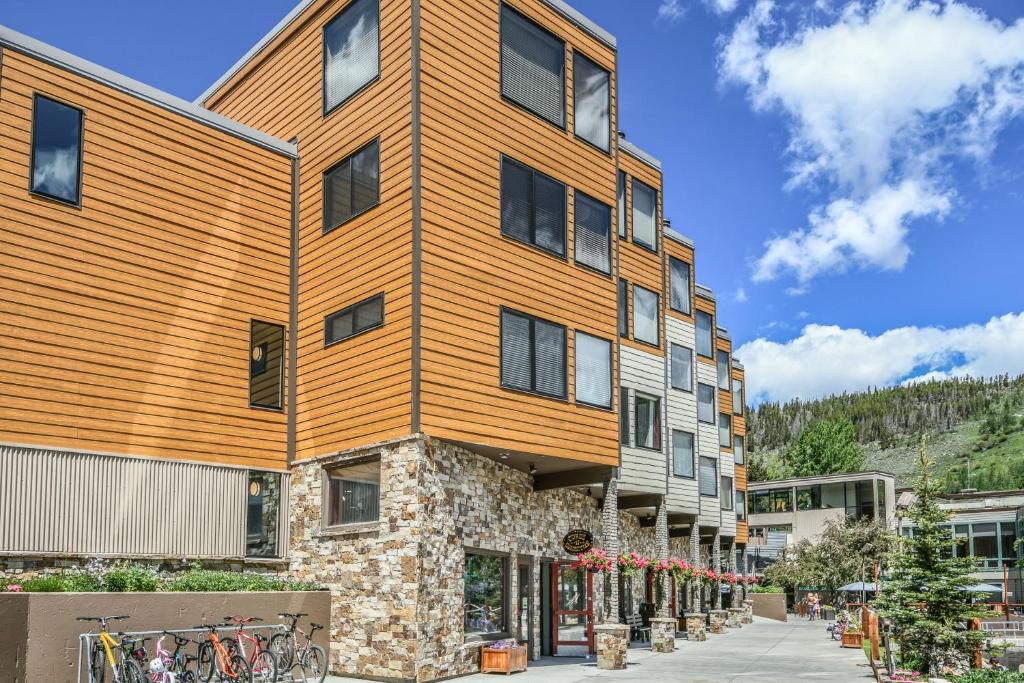 EWJP Edgewater Studio 1 Bath Lakeside Keystone - main image