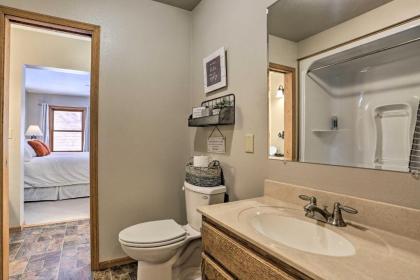 Keystone Getaway Cabin with Mount Rushmore View - image 15