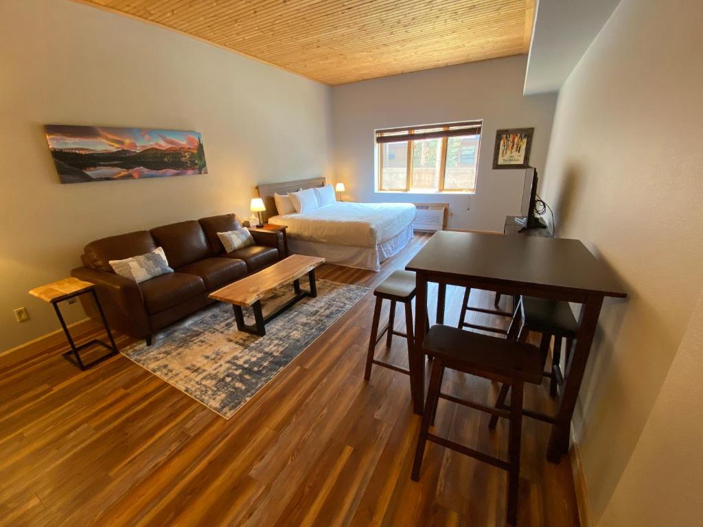 Gateway Lodge 5003 - main image