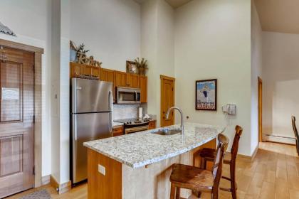 Newly renovated 2br Red Hawk Lodge 2301- Kids Ski Free! townhouse