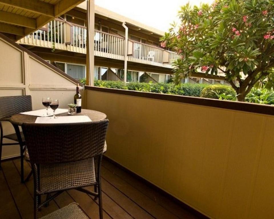 Kihei Bay Surf 130- Garden View Studio FREE PARKING - image 4