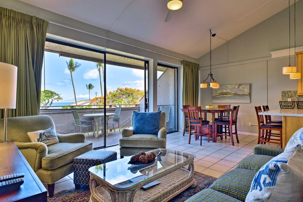 Bright Kihei Condo with Lanai and Pool - 100ft to Beach - image 3