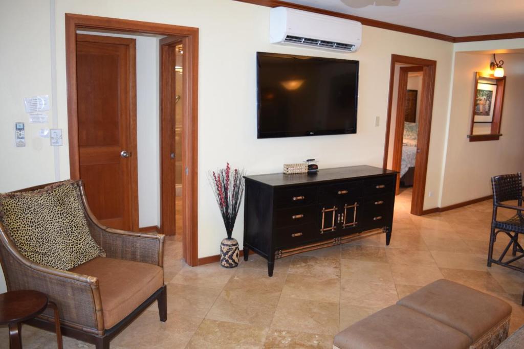 Luxury Oceanfront Condo with 180 Degree Panoramic Ocean View - image 6