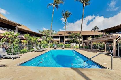 Island Escape - AC Pool Hot Tub - Steps to Sand condo