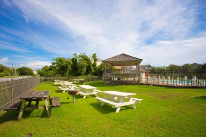 SDV102 - A Block to the Beach - image 11