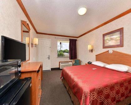 Econolodge Killeen - image 12
