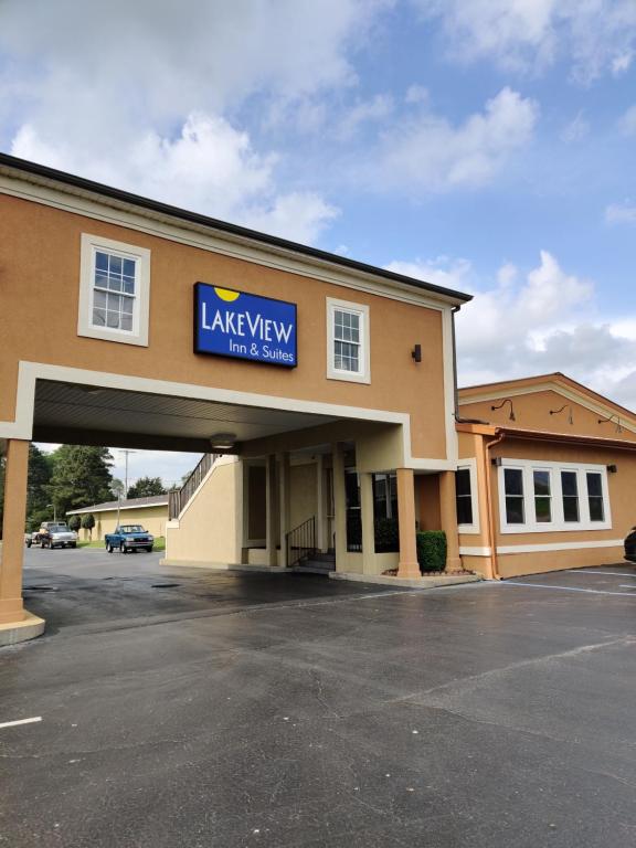 Lake View Inn & Suites - main image