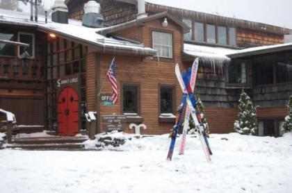 Cedar Summit Lookout Lodge