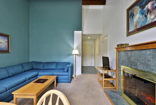 Cedarbrook Queen Suite 203 - image 3