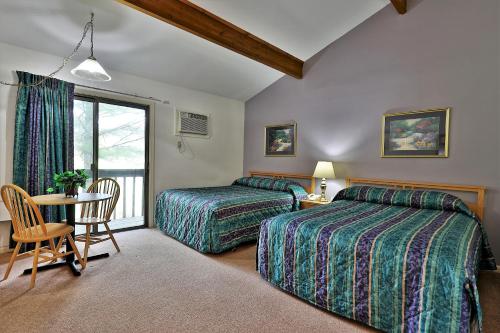 Cedarbrook Standard Hotel Room 201 - main image