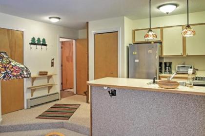 Cozy Condo with Pool Access Near Killington Resort!