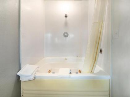OYO Hotel Kinder - image 13