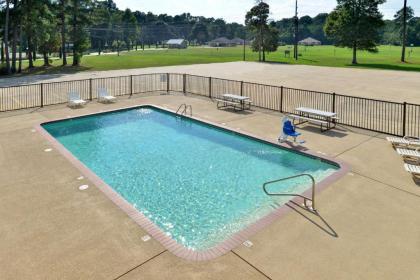 Americas Best Value Inn Kinder - image 12
