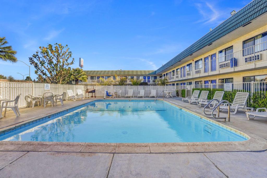Motel 6-King City CA - main image