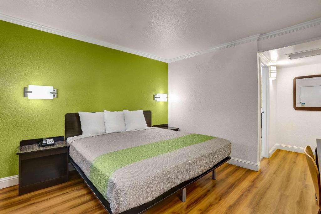Motel 6-King City CA - image 3