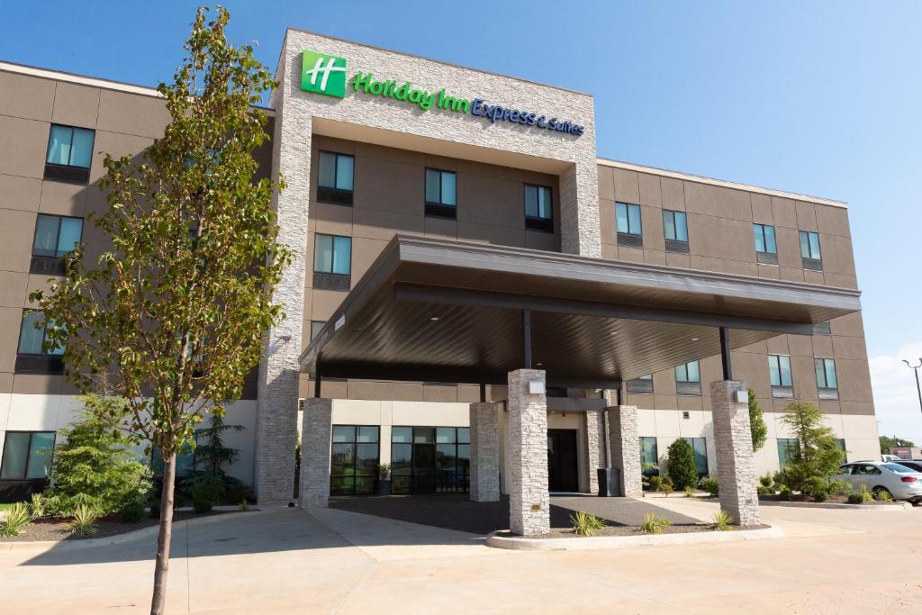 Holiday Inn Express & Suites - Kingfisher an IHG Hotel - main image