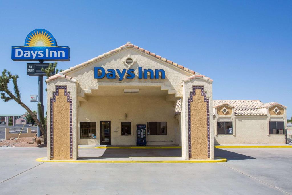Days Inn by Wyndham Kingman West - main image