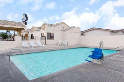 Days Inn by Wyndham Kingman West - image 3