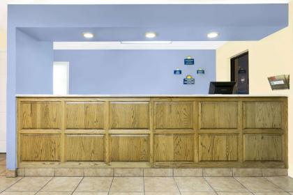 Days Inn by Wyndham Kingman West - image 6