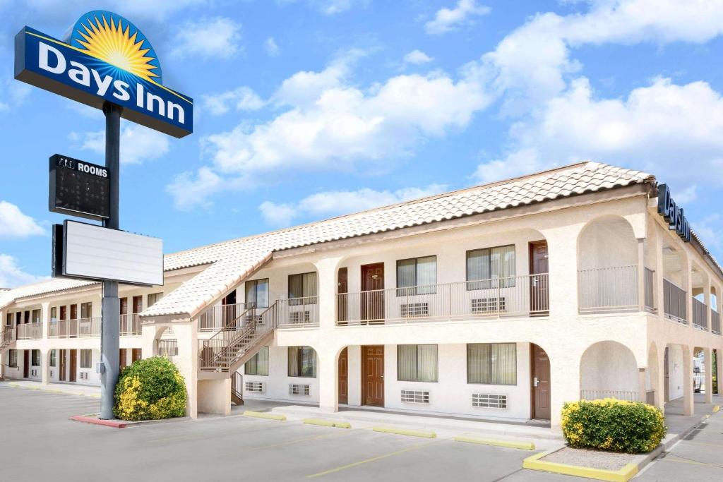 Days Inn by Wyndham Kingman East - main image