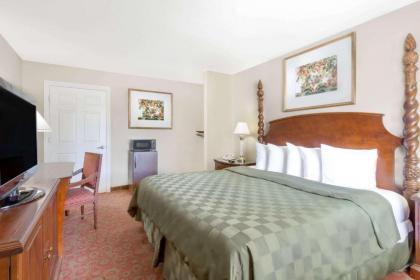 Days Inn by Wyndham Kingman East - image 2