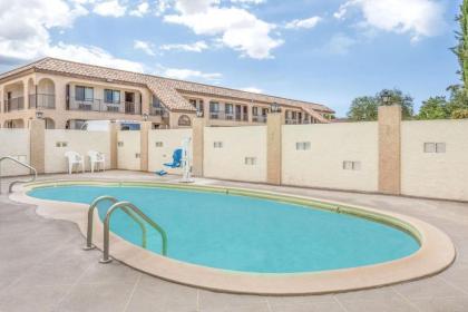 Days Inn by Wyndham Kingman East - image 6