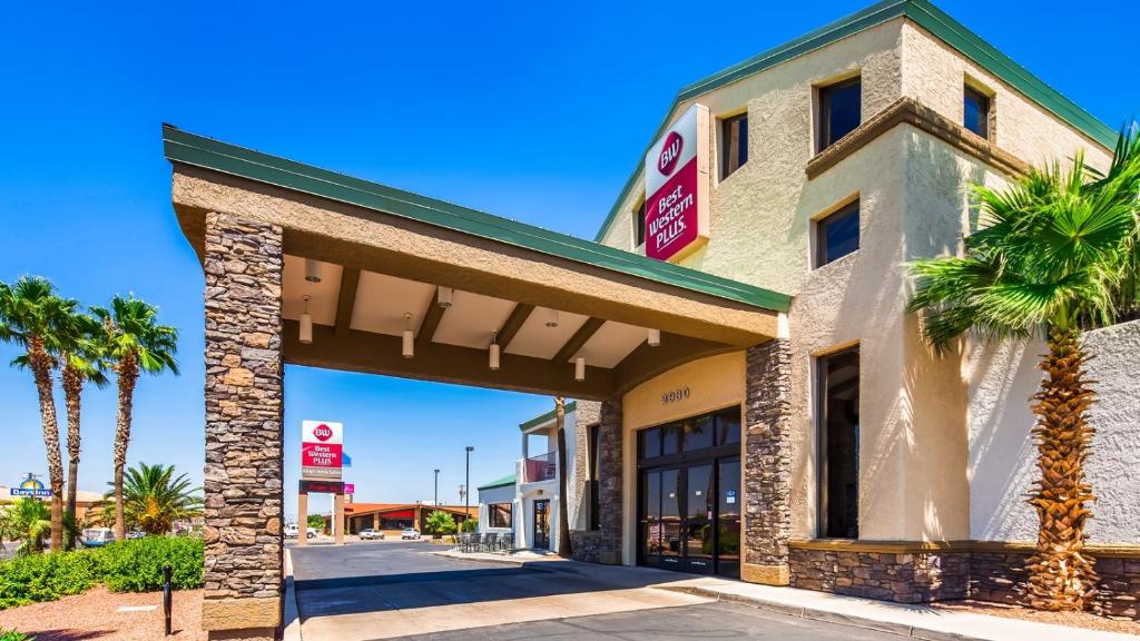 Best Western Plus King's Inn and Suites - image 7