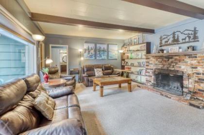 Pier Street Old Brockway Classic with Hot tub