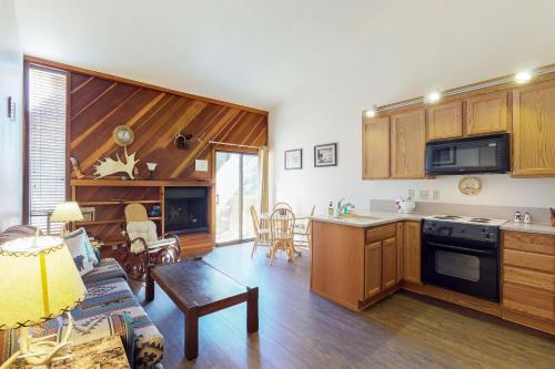 Regency Way Retreat - main image